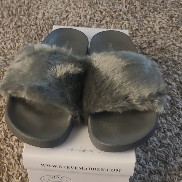 Steve Madden Shoes - Steve Madden Womens Size 8 Charcoal Faux Fur Slides - New In Box